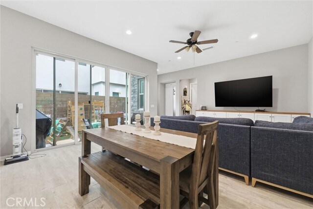 Photo - 155 Spectacle