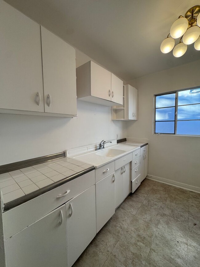 Photo - Hayworth Courtyard Apartments – West Hollywood Living