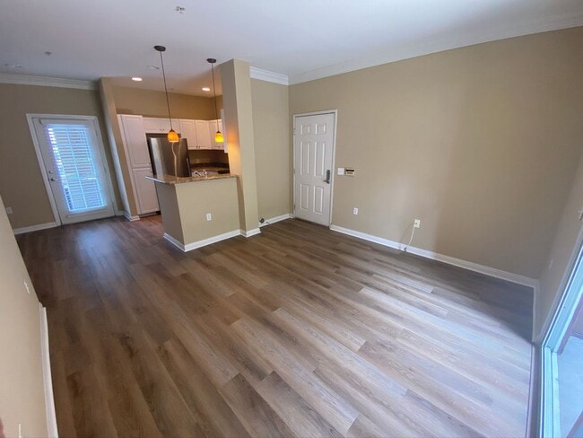 Building Photo - r0299 Unit 2403