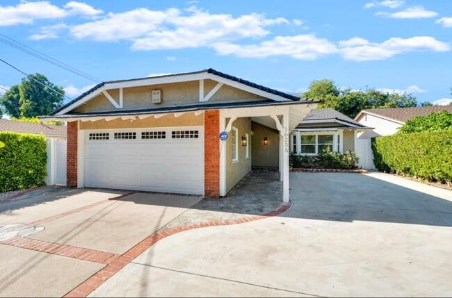 Photo - 16255 Dickens St House
