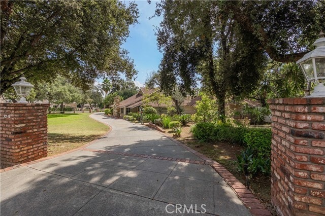 Photo - 1004 Singing Wood Dr