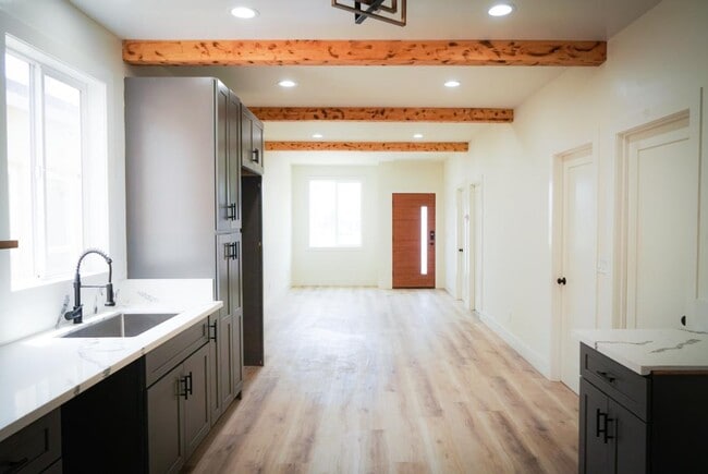 Photo - 156 S Pecan St