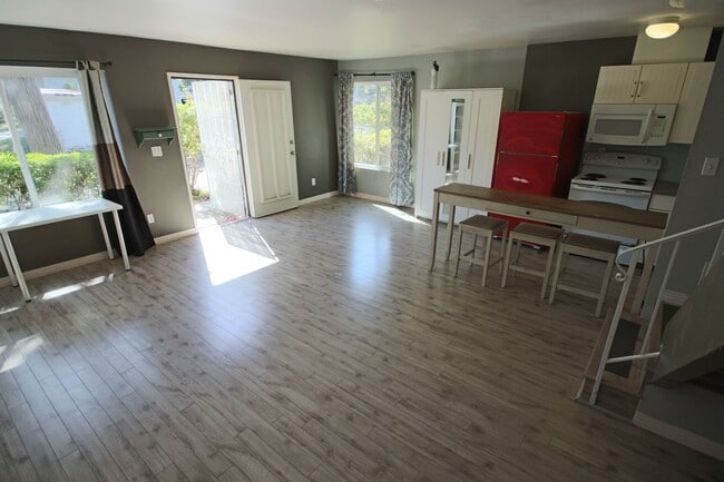Photo - Large spacious 2 Bedroom in UTC