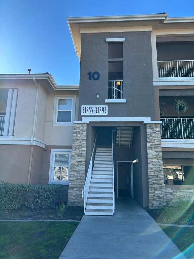 Building Photo - Temecula PKwy. 1 Bedroom, 1 Bath Condo with Garage
