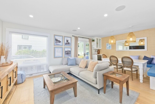 Building Photo - Coastal Furnished Extended Stay Home | Newport Beach Balboa Peninsula
