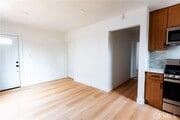 Photo - 784 E Walton St