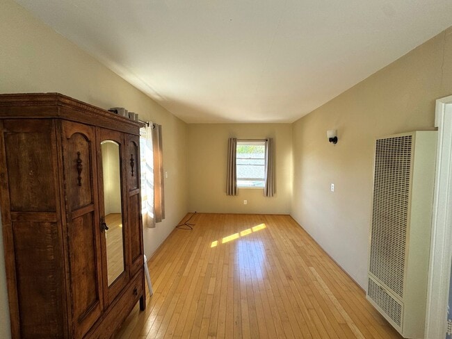 Photo - Charming 1 Bedroom Apartment in West Ventura – All Utilities Included!