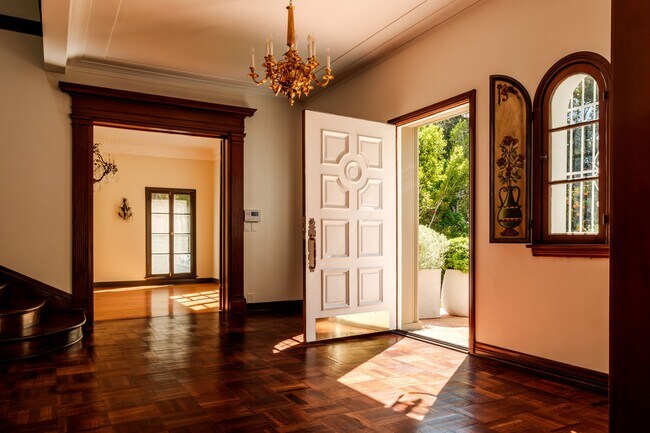 Photo - 1004 N Beverly Dr