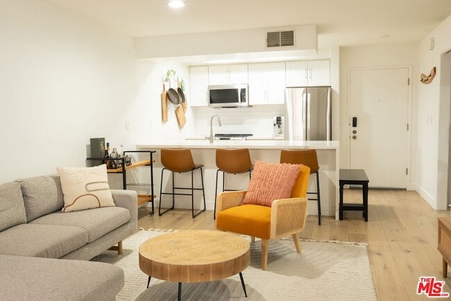 Photo - 740 Kings Rd