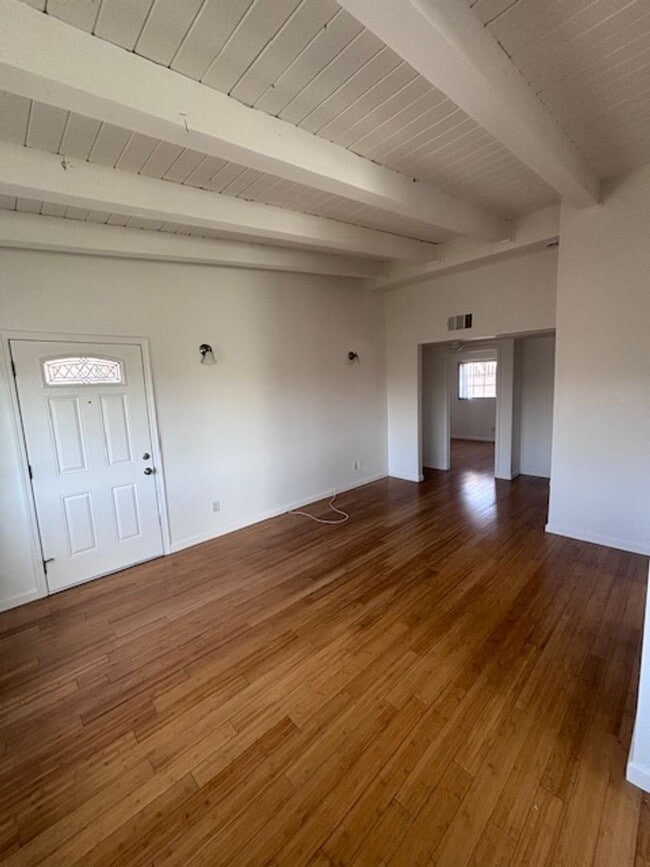 Photo - Welcome to 1828 Montrose St, located in the vibrant city of Los Angeles Unit 8