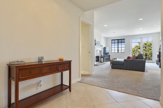 Formal Entry... - 1457 Reeves St Unit 205