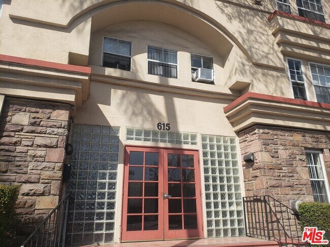 Building Photo - 615 N Rossmore Ave Unit 203-203 Rental
