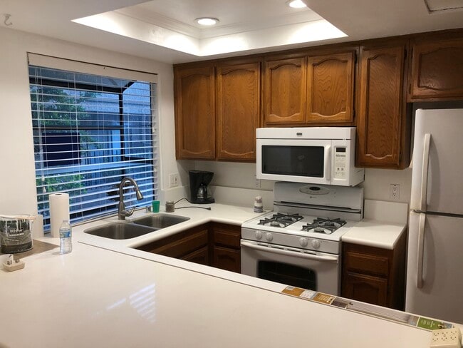 Photo - 4732 Lakeview Ave Unit 1