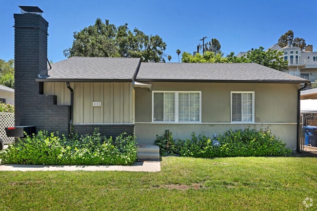 Building Photo - 5125 Canoga Ave Rental