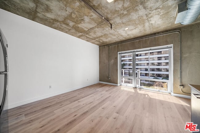 Photo - 645 W 9th St Unit 501