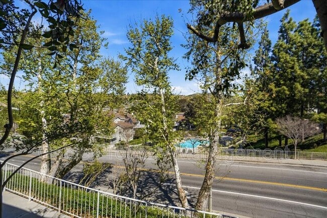 Photo - 20305 Rue Crevier Unit #585