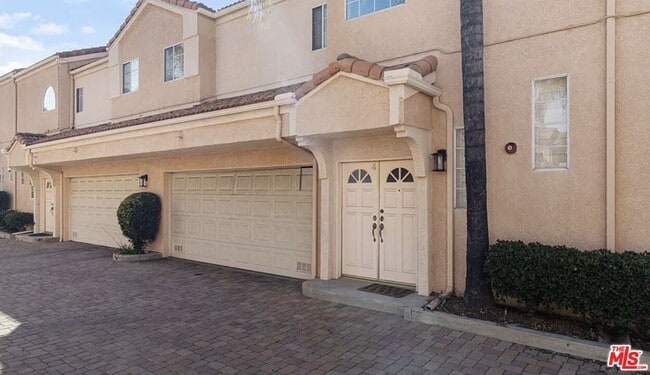 Photo - 5200 White Oak Ave House