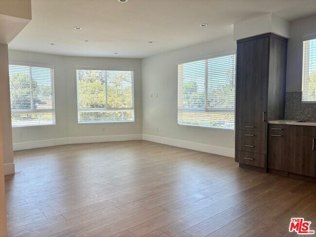 Photo - 14419 Riverside Dr Unit 306