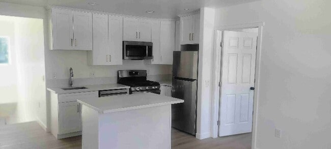 Photo - 8820 Noeline Ave