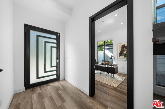 Photo - 5812 Willis Ave