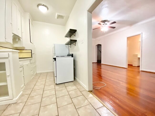 Photo - 608 S Dunsmuir Ave Unit 107