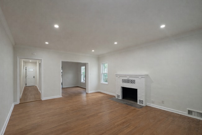 Photo - 582 N Oakland Ave Unit 582 N Oakland Ave