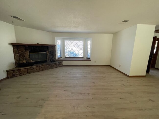 Photo - Golf Course- On The Mesa 3 Bedrooms, 2 Bathrooms, New Paint,