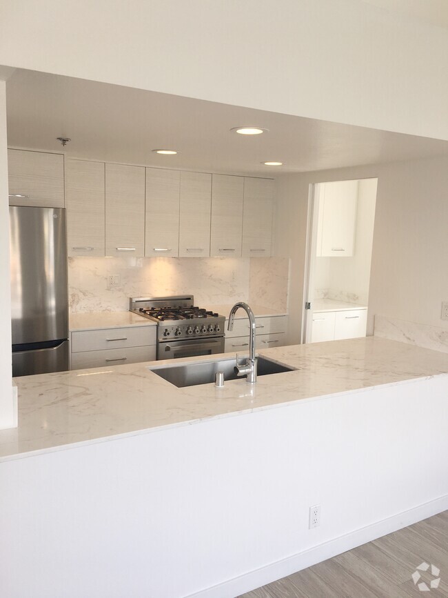 Building Photo - 8600 Burton Way Rental