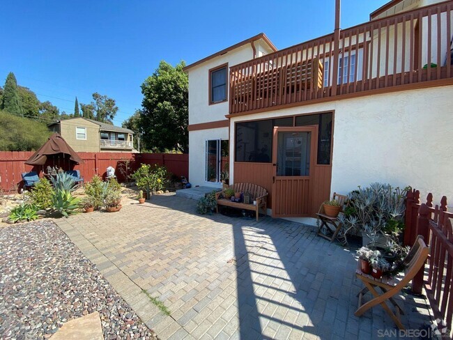 Building Photo - 1918 Carmelina Dr. Rental
