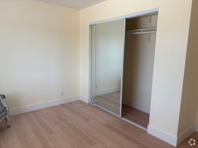 Building Photo - 23337 Hartland St Rental