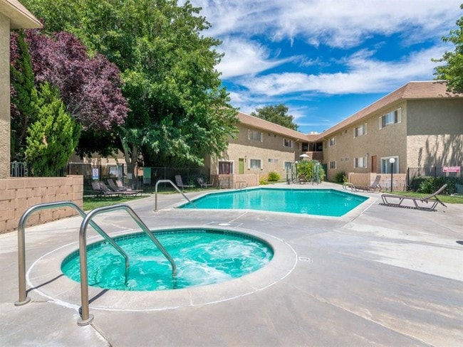 Photo - Racquet Club Apartments