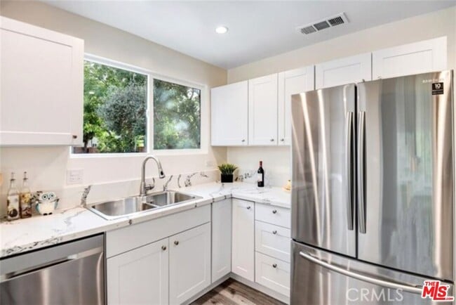 Photo - 17902 Saticoy St