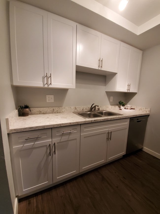 Photo - Summer Creek Apartments