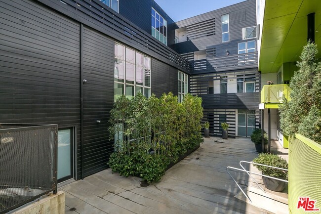 Photo - 825 Kings Rd