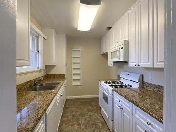 Kitchen - 300-322 N. Hollywood Way