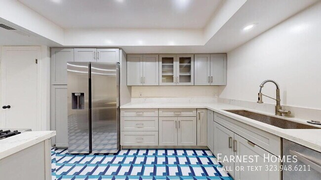 Photo - 6752 Hillpark Dr Unit 303