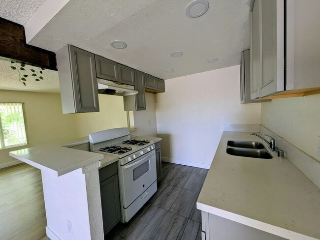 Building Photo - 4146 Trevor Ln Unit C