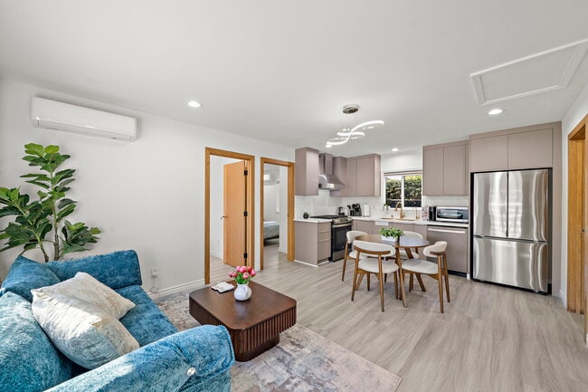 Photo - 5595 Heil Ave