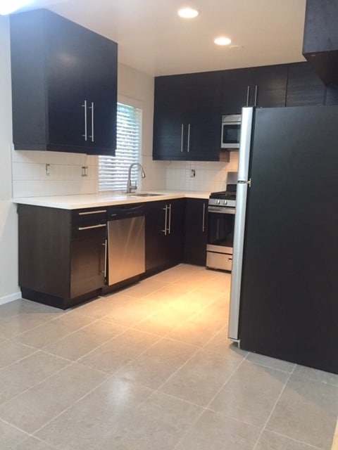 Kitchen /dishwasher - 177 Douglas St Unit #1