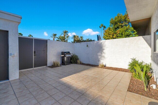 Photo - 47760 Eisenhower Dr