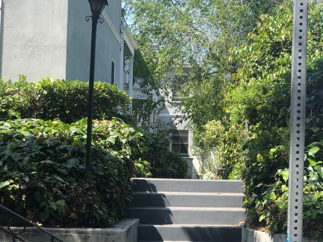 Photo - 1250 Franklin St Unit #B