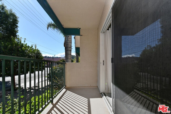 Photo - 4501 Cedros Ave Unit 112