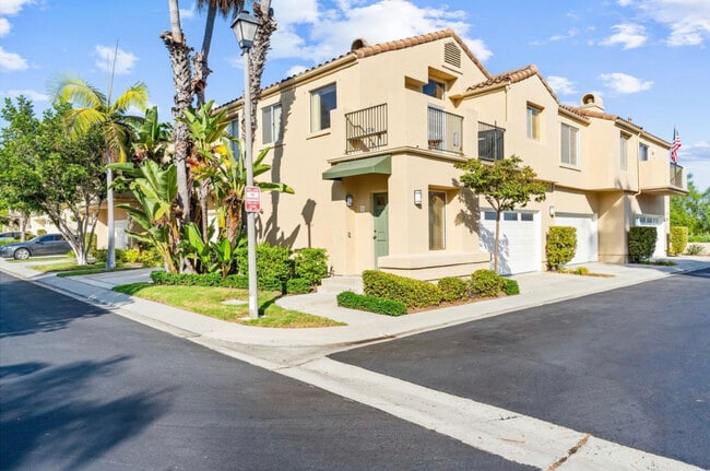 Building Photo - 35 Fleurance St Unit 35