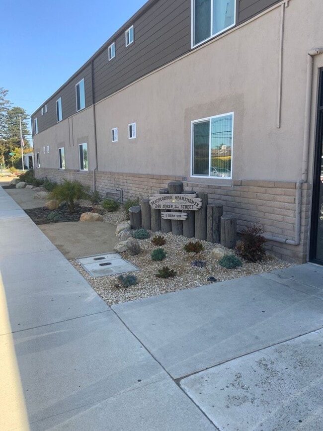 Building Photo - Gorgeous 1 bedroom  1 bath Unit 7