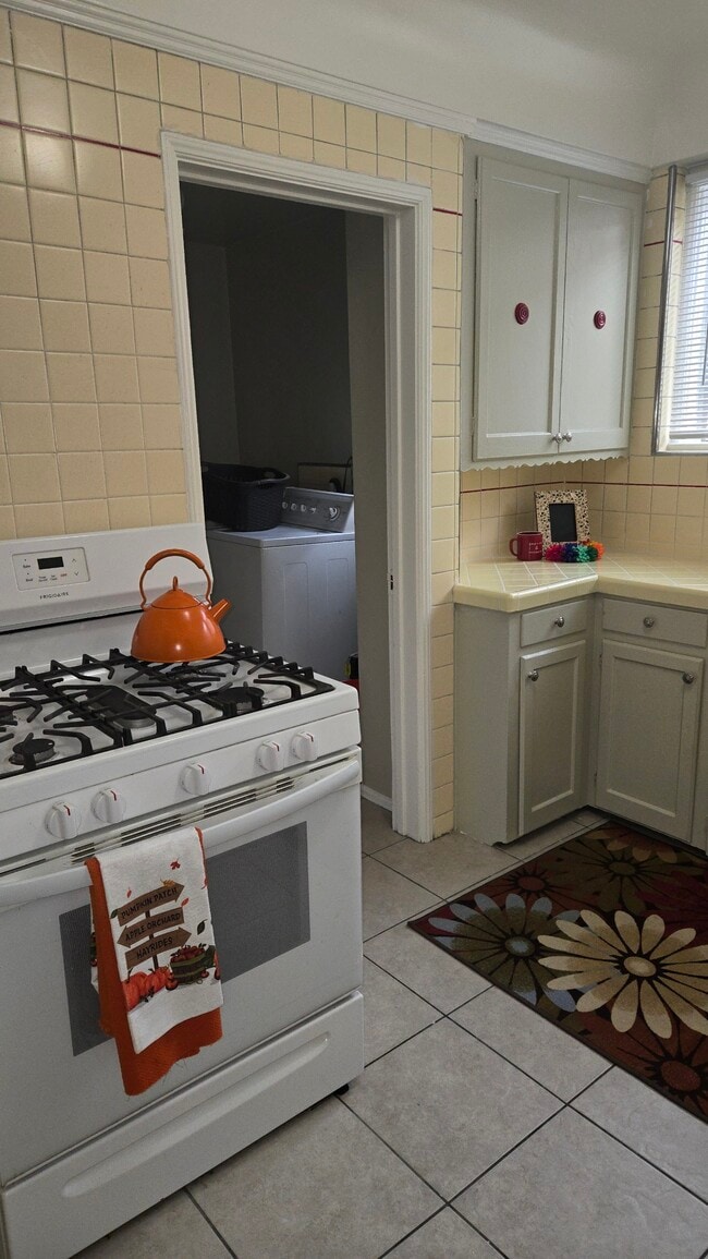 kitchen - 4130 Creed Ave