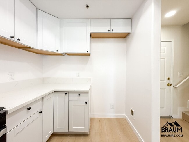 Photo - 11035 Moorpark St Unit 203