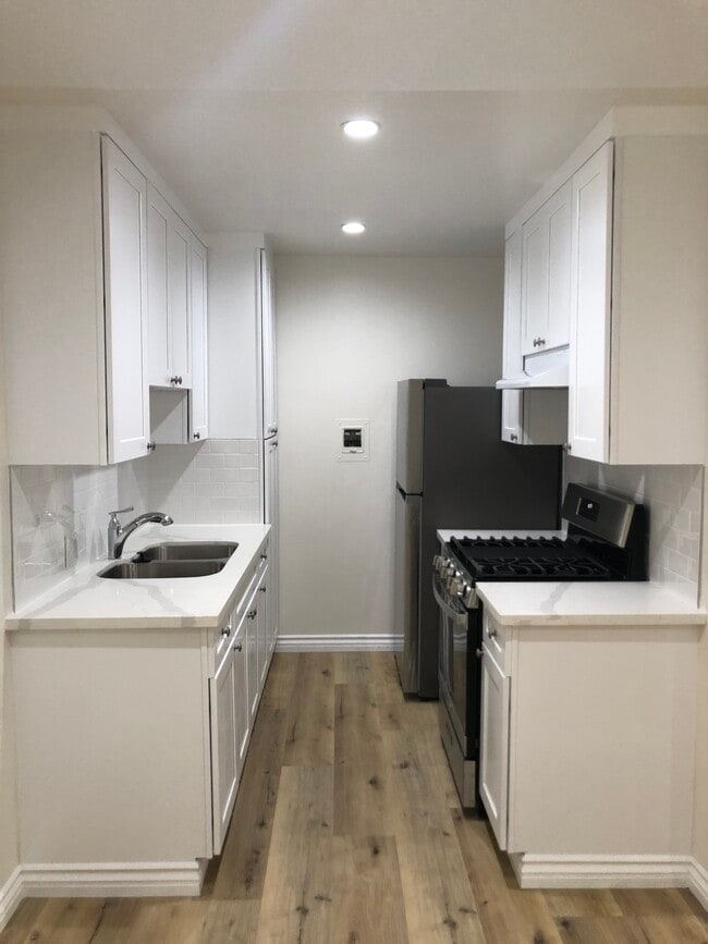 1 Bdrm; Granite countertops; SS Appl; Plenty of cupboards and Pantry - 1517 11th St Apartments