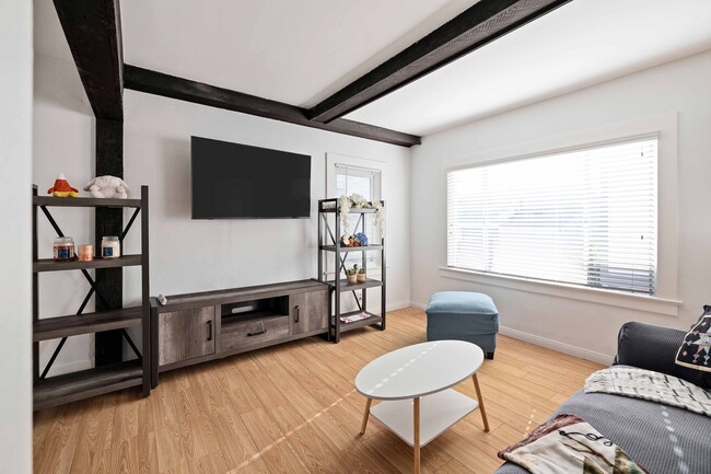 Photo - 1634 Bayview Dr Unit B