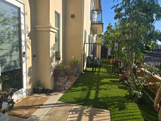 Photo - Fully Furnished 2 Bed, 2 Bath Townhome – 5...