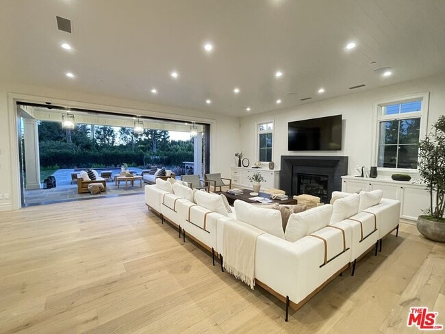 Photo - 12730 Hanover St